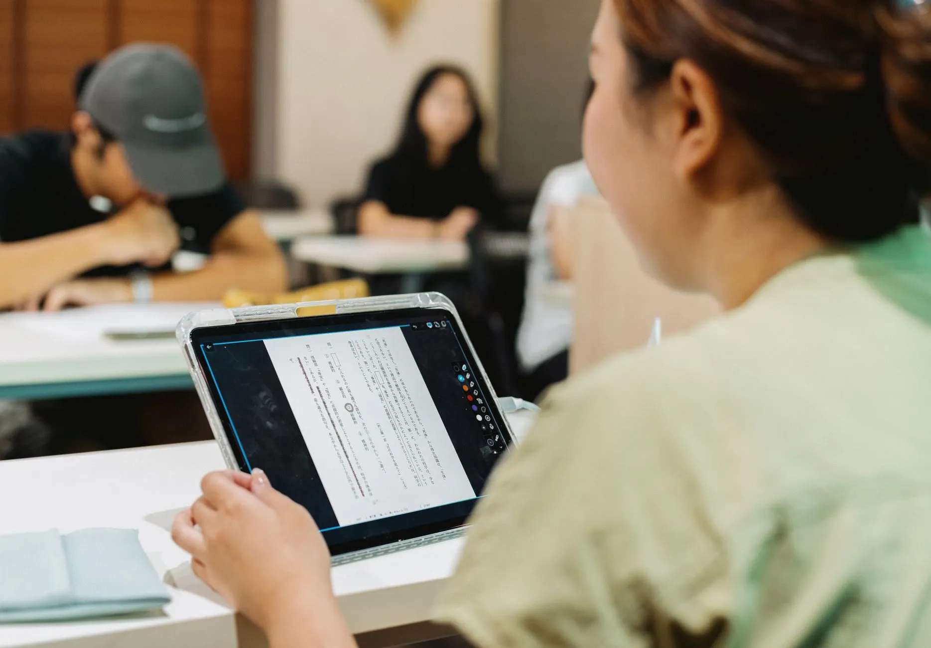 从光盘到轻应用：中小企业移动端软件载体选型对比指南